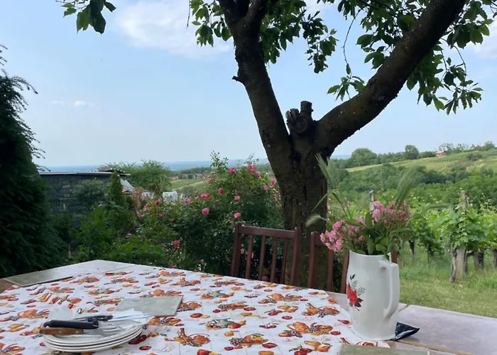 別荘 Cosy Country Home, レンダヴァ